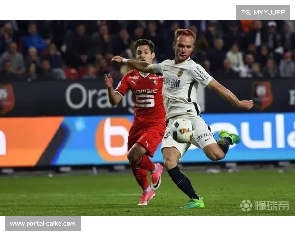 古伊里弧线射门被舍瓦利耶神扑，马赛锋线威胁持续